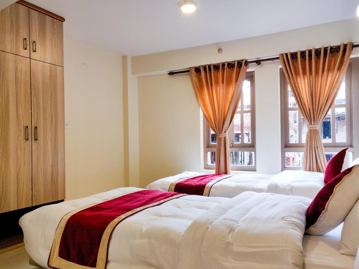 Hotel Central Bhatgoan Buitenkant foto
